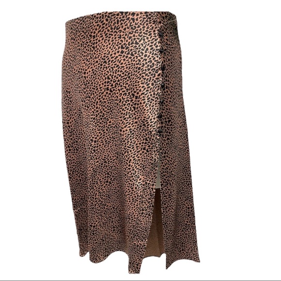 Victoria’s Secret Skirt Slit Satin Feel Side Button Midi Leopard Size 12 NWT - Picture 4 of 8